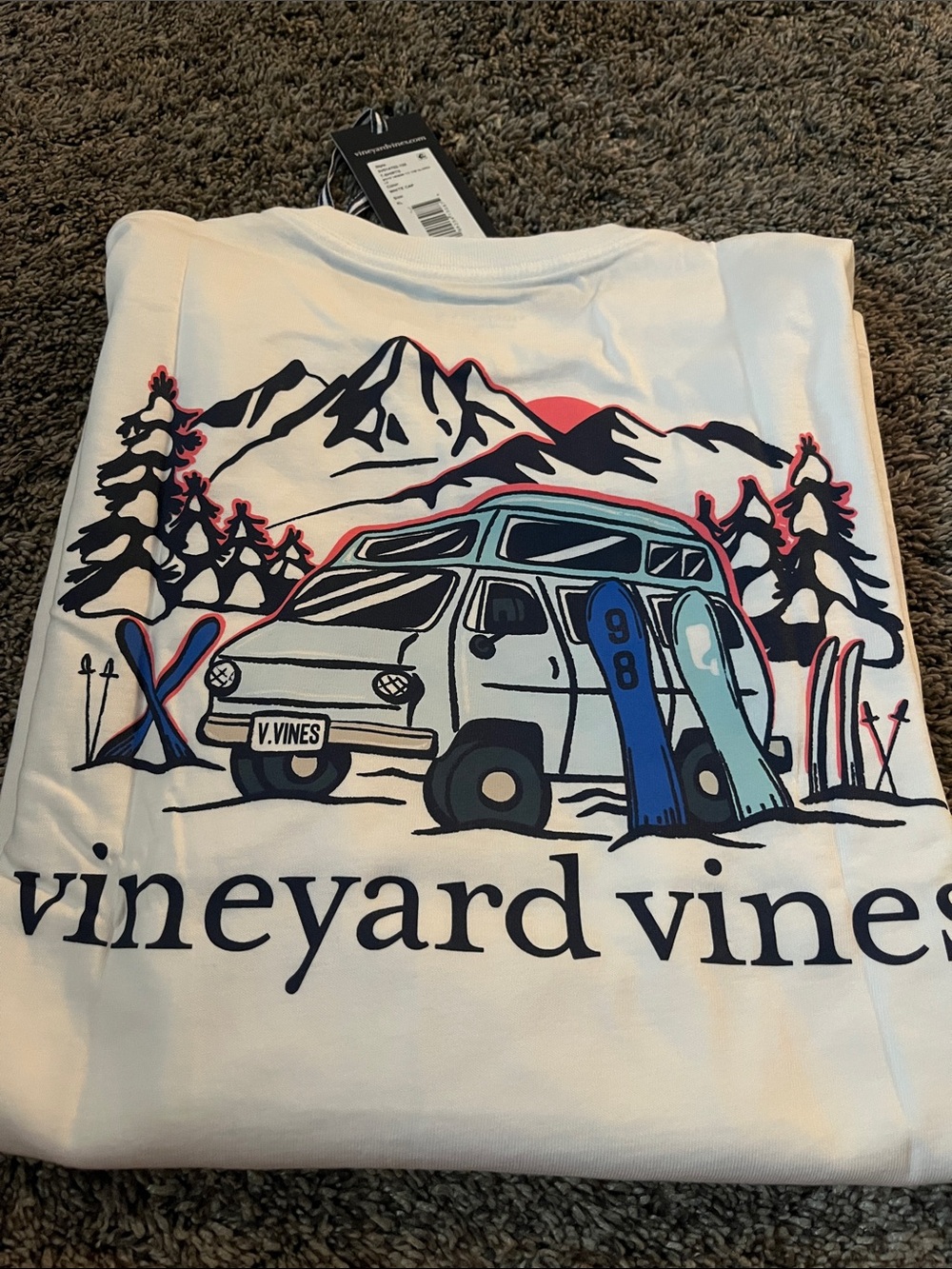 Vineyard Vines White Tee with Mountain Van - snow boarding. XL boys! New